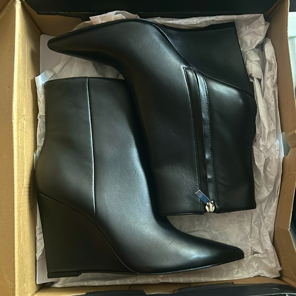 NWT- Marc Fisher Dayna Ankle boots - Picture 1 of 3